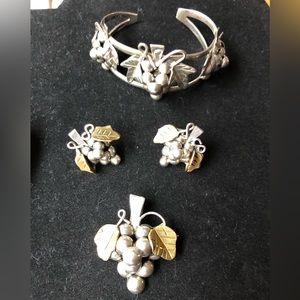 Vintage 925 Sterling Silver Martha’s Vineyard Grape Cluster Jewelry